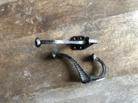 Zwarte ijzeren kapstok haak