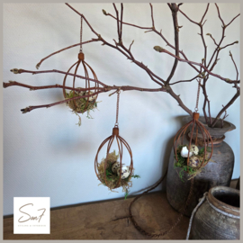 Roestige hanger ei vorm