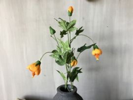 Kunsttak met oranje bloem