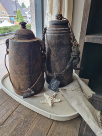 Oude houten pot (rechts)