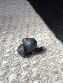 Klein ijzeren knopje