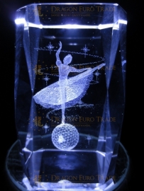 Kristalglazen laserblok in 3d: Ballerina op Wereldbol