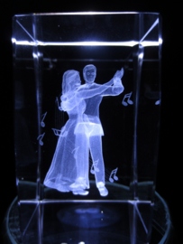 Kristalglazen laserblok in 3d: Dansend paar