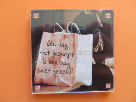 Een dag niet geshopt is een dag niet geleefd (Magneet 132)