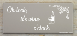 Tekstbord Oh look, it's wine o'clock