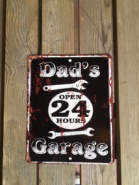 Tekstbord Dad's Garage, open 24 hours (klein)