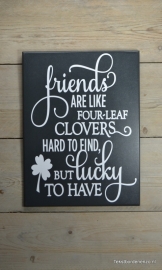 Tekstbord Friends are like four leaf clovers...