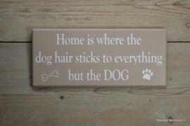 Tekstbord Home is where the dog hair sticks..