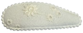 Kniphoesje +speldje crème broderie, per stuk