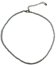 Ketting kleine transparante kraaltjes 45 cm, lichtblauw