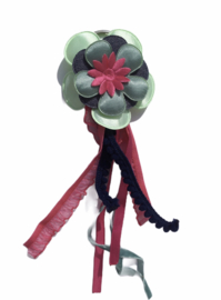 Sleutel- of tassenhanger: bloem en bandjes/kantjes