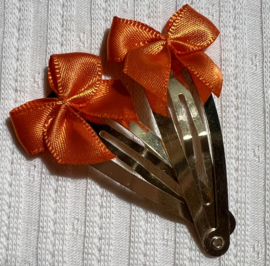 Klik klak haarclipjes light gold 5 cm met oranje strikjes