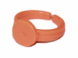 Plastic kinderring oranje 14 mm met 9 mm vlak om te lijmen per stuk