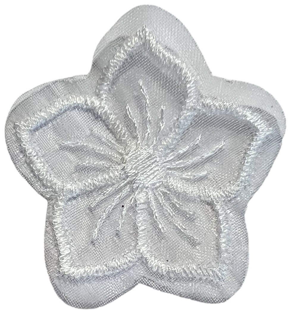 Geborduurde witte bloem, +/- 40mm