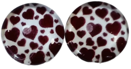 12 mm glascabochon wit met roodbruine hartjes, per 2 stuks