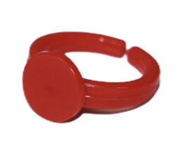 Plastic kinderring rood 14 mm met 9 mm vlak om te lijmen per stuk