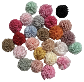 Pom poms fluffy 15 mm, diverse kleuren 25 stuks