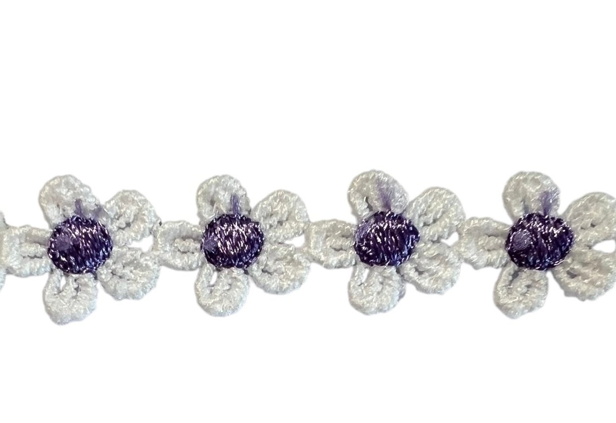 Bloemetjes geborduurd wit-lila 15 mm, per 4 stuks