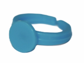 Plastic kinderring blauw 14 mm met 9 mm vlak om te lijmen, per stuk