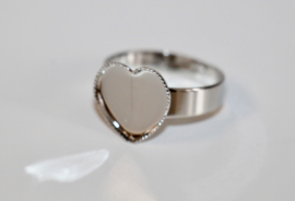 Ring zilverkleur 19 mm verstelbaar met setting hartvorm 12 mm