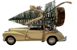 Auto met kerstboom; Mercedes Benz