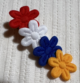 Alligator clip light-gold 45 mm met rood-wit-blauw-oranje bloemetje