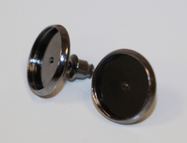 Oorbellen gunblack 14 x 14mm met knopje: cabochon setting 12mm per paar.