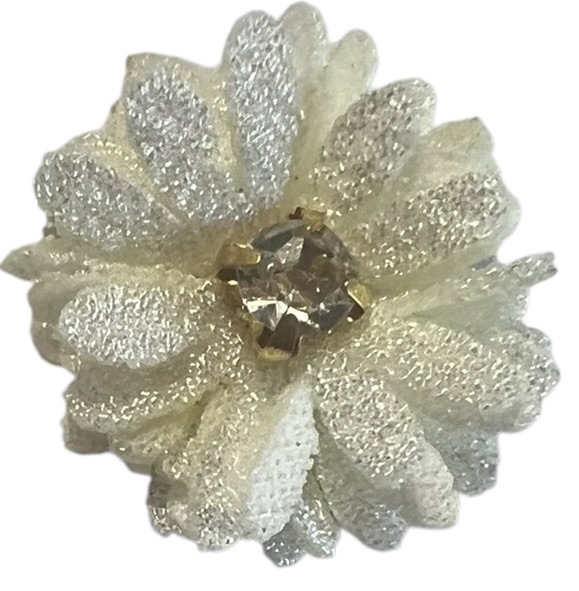 Stoffen bloemetje  25mm crèmewit met blingetje