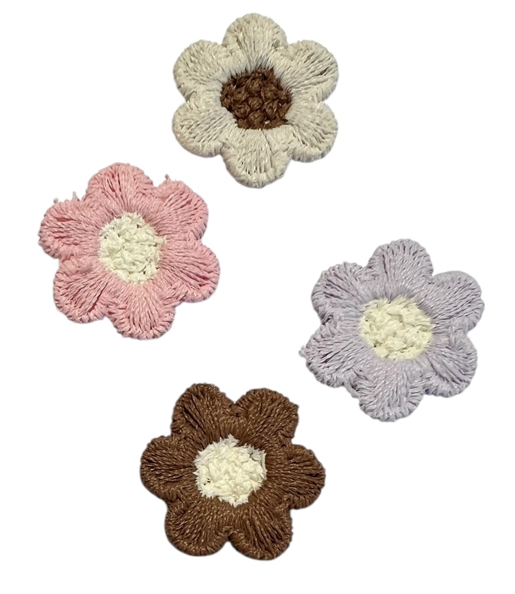 Bloemetje 18mm geborduurd licht lila/crème