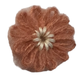 Wollen bloem +/- 40 mm koraal