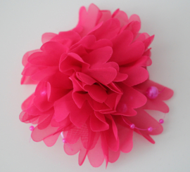 Stoffen bloem fuchsia met kraaltjes 10 cm