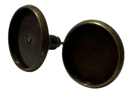 Oorbellen brons 14 x 14mm met knopje: cabochon setting 12mm per paar