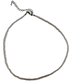 Ketting kleine transparante kraaltjes 45 cm, wit