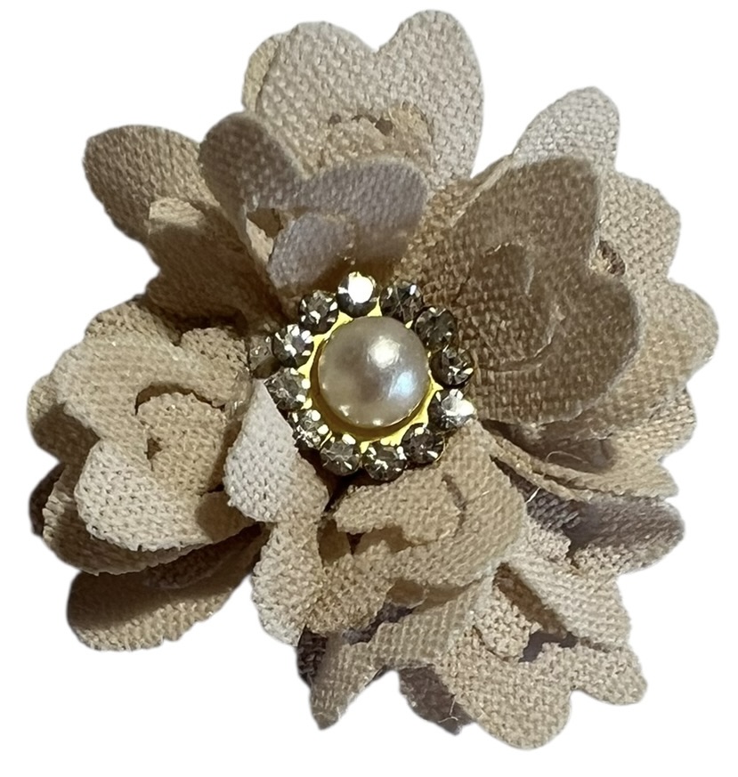 Stoffen bloem met blingetjes en pareltje 30mm lichtbeige