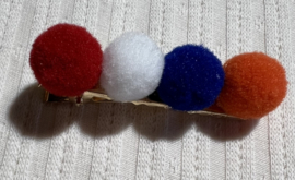 Alligator clip light gold45 mm met pom-poms rood-wit-blauw-oranje