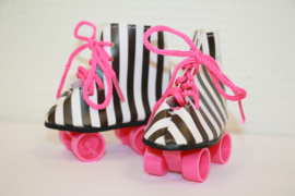 Rolschaatsjes zwart-wit-roze voor babyborn