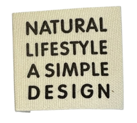 Labeltje bedrukt natural lifestyle a simple design zwart 30x45 mm
