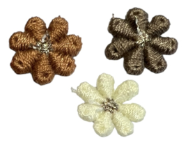 Bloemetje 13mm geborduurd crème