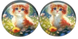 Glas cabochon 12mm poesje in gras met bloemetjes, per 2 stuks