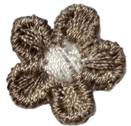 Bloemetje 15mm geborduurd bruin/beige
