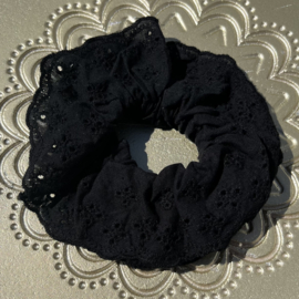 Scrunchie broderie zwart