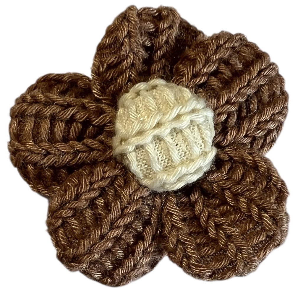 Bloem gebreid bruin/crème 50 mm