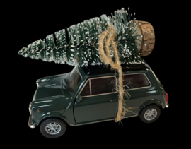 Auto met kerstboom; Mini Cooper