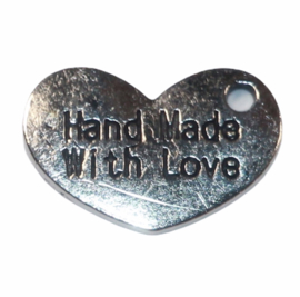 Hartje Hand made with love 15x10 mm zilverkleur, per stuk
