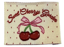 Labeltje geweven sweet cherry garden 40x30 mm