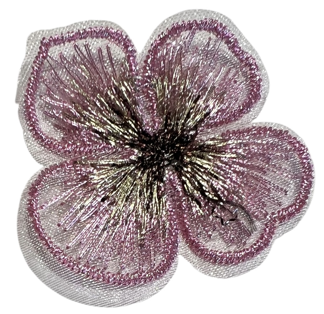 Geborduurde oudroze bloem, +/- 40x45 mm