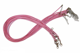 Ketting gewaxt koord roze 2mm dik, 45-50 cm met sluiting, per stuk