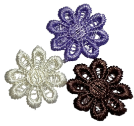 Bloemetje geborduurd crème  +/- 26mm