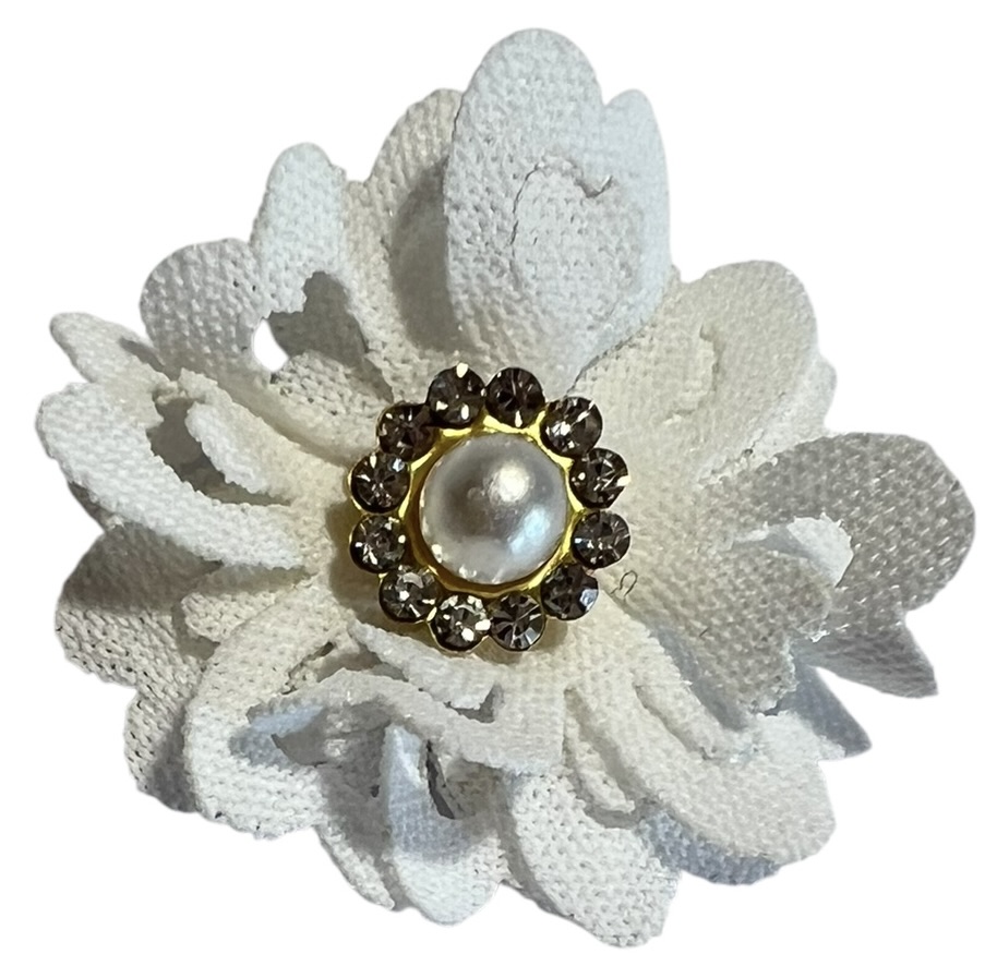 Stoffen bloem met blingetjes en pareltje 30mm wit