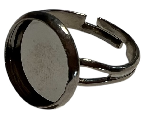 Verstelbare ring dia 17 mm donker-zilverkleur, setting 12 mm.